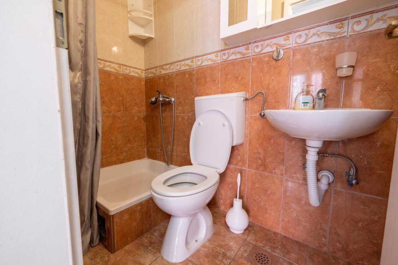 Guesthouse Rebecca Makarska Exterior photo